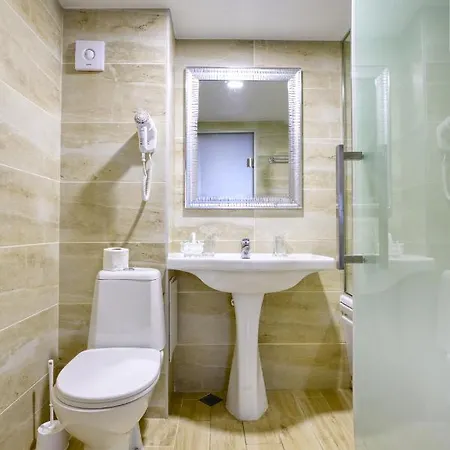 Alekta - Free Parking 3* فارنا