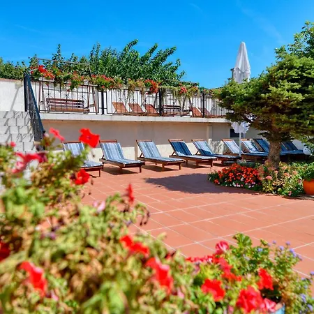 فندق Alekta - Free Parking 3*