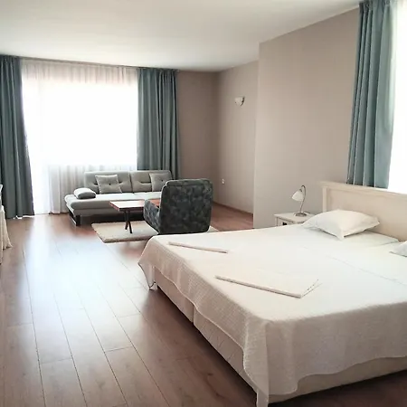 Alekta - Free Parking 3* فارنا