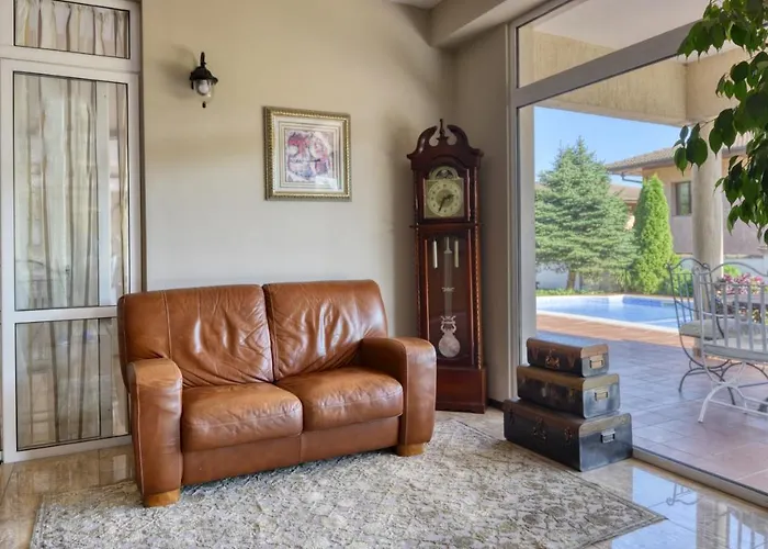 Alekta - Free Parking 酒店 3*