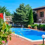 Hotel Alekta - Free Parking Varna
