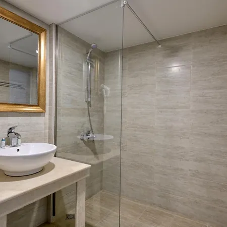 Alekta - Free Parking Hotel Warna