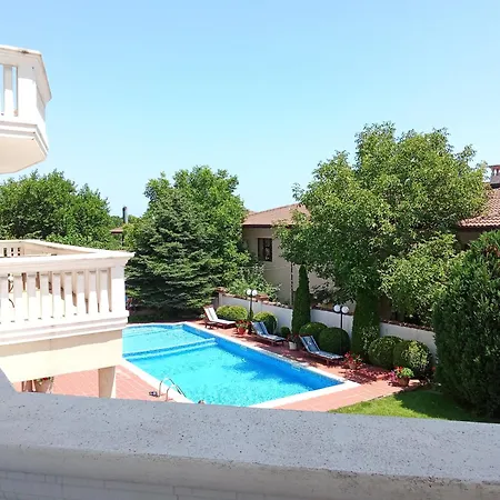 Alekta - Free Parking 3*