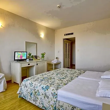 Alekta - Free Parking Hotel Warna