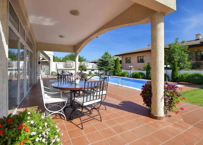 מלון Alekta - Free Parking וארנה