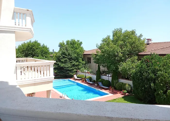 Alekta - Free Parking 3*